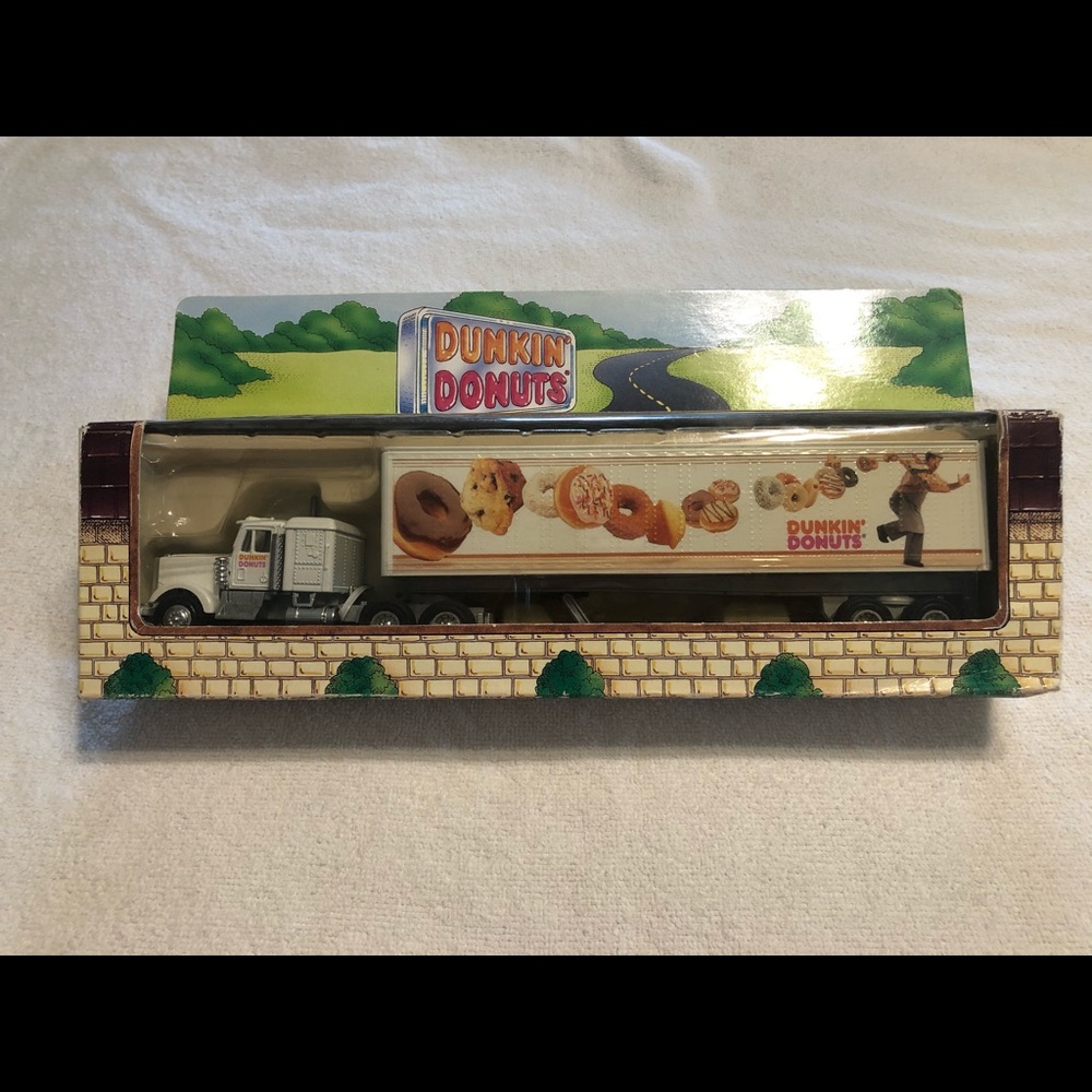 COLLECTIBLE DUNKIN DONUTS TRACTOR & TRAILER